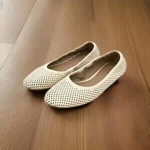 Tory Burch Whitaker Ballet Flats Sz 6M Perforated Leather Logo Ivory Minimalist